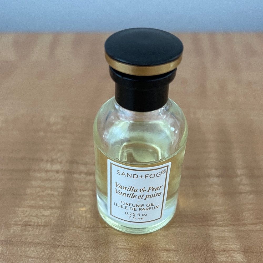 SAND+FOG Vanilla & Pear Perfume Oil - Clear/Gold Accents